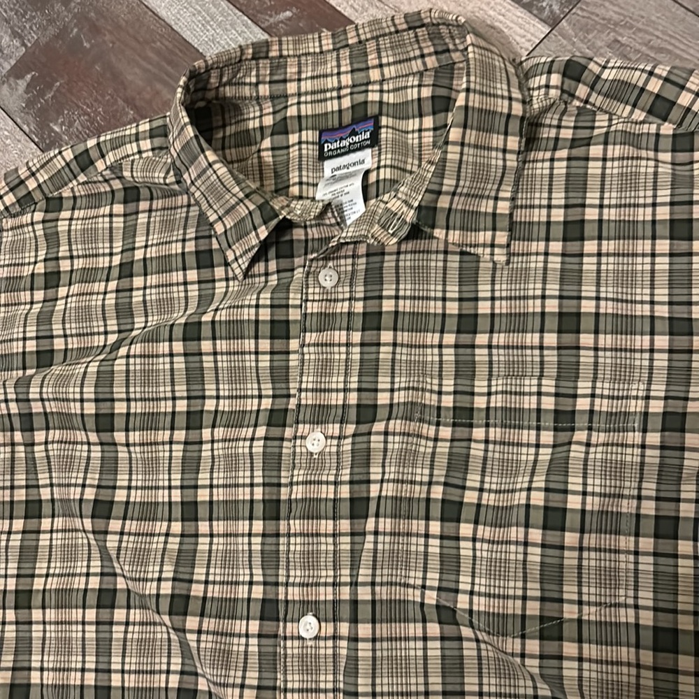 Patagonia Mens Large Button Up - See Description